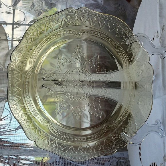 Vintage Glass Plate - 10 1/2 inches diameter - Picture 1 of 4